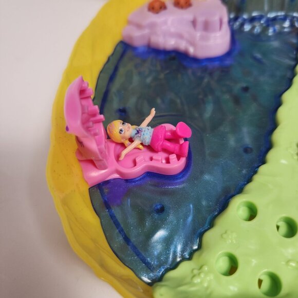 Polly Pocket Tropicool Pineapple Wearable Purse Compact Toy Playset 2019 Mattel - Picture 6 of 15